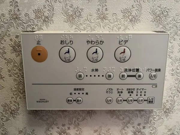 毎日快適にお使いいただける、温水洗浄便座付きのトイレです。一年を通して快適に使うことができます。