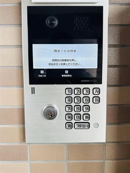 オートロックの写真です。
1階のエントランスにございます。