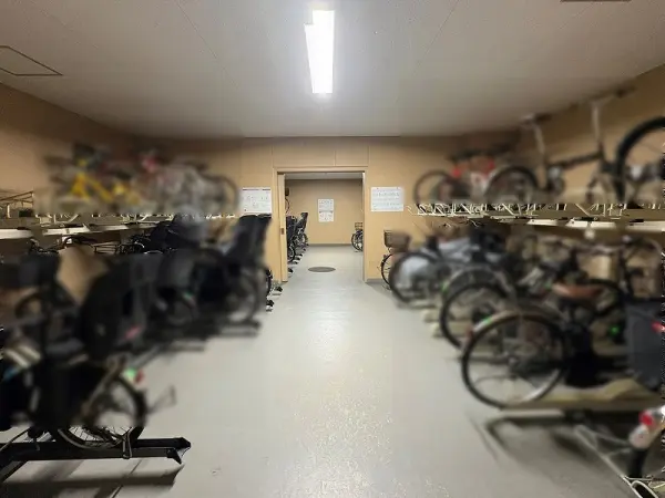 雨や風を防ぐ駐輪場が備わっており、自転車のメンテナンスが楽になり快適にお使いいただけます。