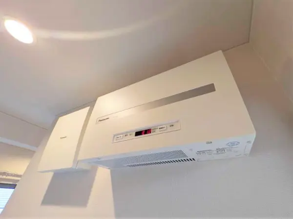 太陽光発電システムが搭載されており、光熱費の削減と快適な住環境を両立しています。