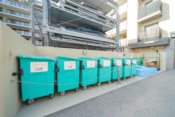 敷地内にあるゴミ置き場