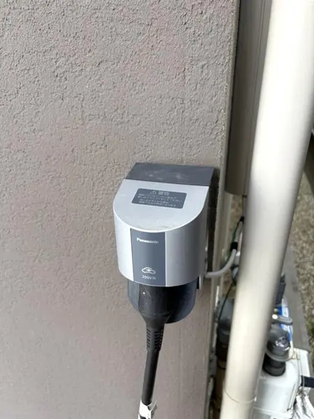 EVコンセントがありますので、電気自動車を家で充電できます。