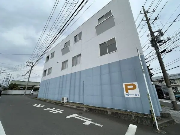 ジュネス・イズミ