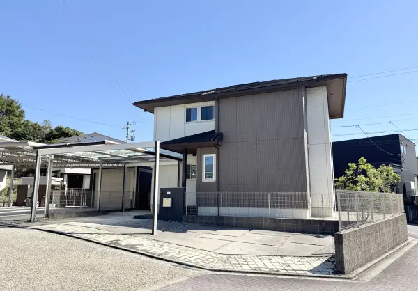 2015年9月築！大和ハウス工業(株)施工、軽量鉄骨造2階建3LDK。外張り断熱通気外壁採用。