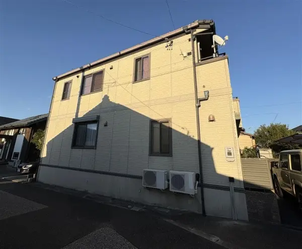 大和ハウス工業株式会社施工、軽量鉄骨造2階建ての住宅です。