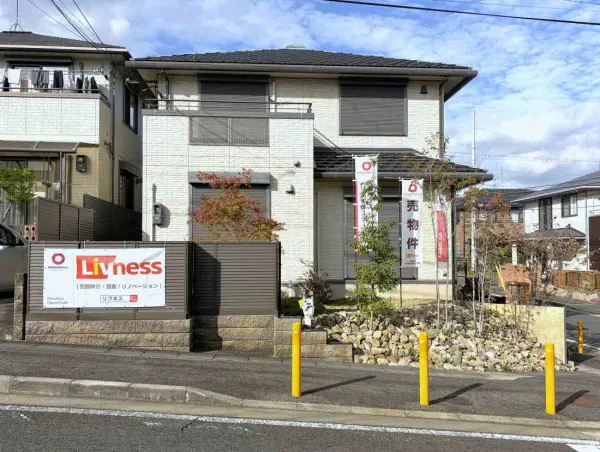 大和ハウス工業施工物件！一部リフォーム済みです。東南角地の3LDK+書斎スペース+納戸の住まいです。