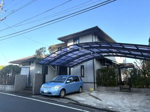 敷地内に並列3台駐車可能(車種による)！自家用車用としてはもちろん、来客時にも重宝します。