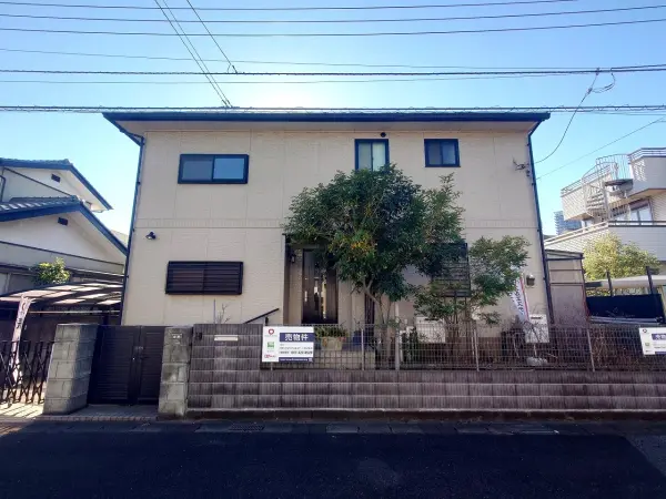 大和ハウス工業施工の軽量鉄骨造2階建!4LLDDKK二世帯住宅。約60m2超の広々とした庭付きです。