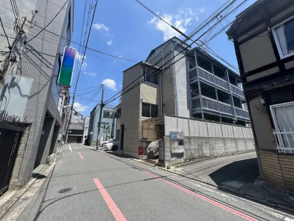 建築条件なし売土地！西・南・東の三方が道路に接しているため日当たり、通風良好な土地です。