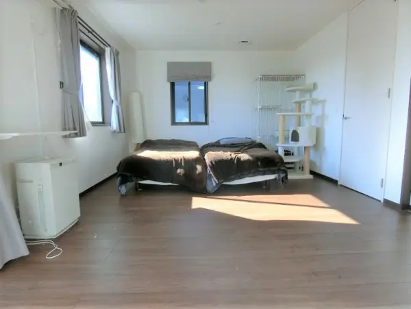 主寝室約6.4帖、洋室約6.4帖。