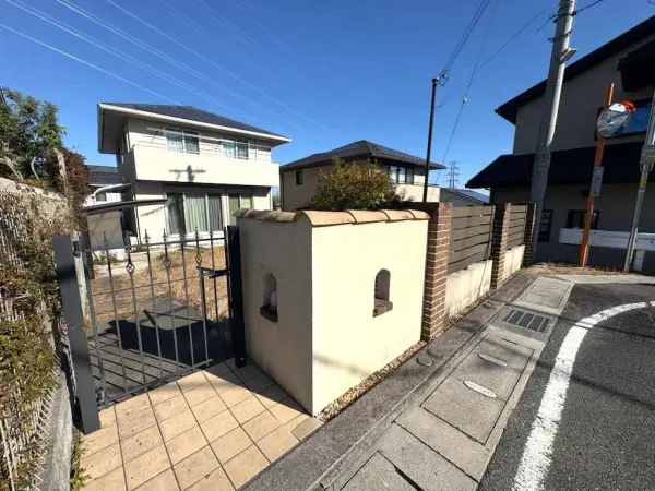 ウォークインクローゼットやワードローブ、階段下収納、床下収納等、収納スペースが充実しています。