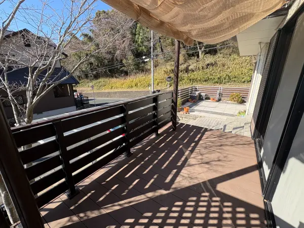 ウッドデッキ:アウトドアチェアなどを配置し、アウトドアリビングとして使うこともできそうです。