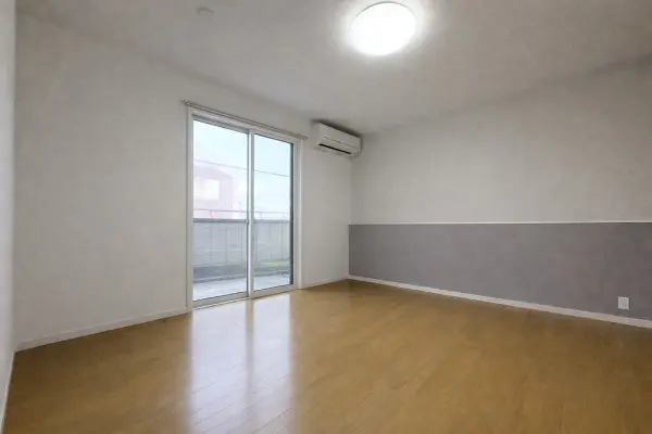 アクセントクロスがモダンな印象です。掃き出し窓から、バルコニーへアクセス可。