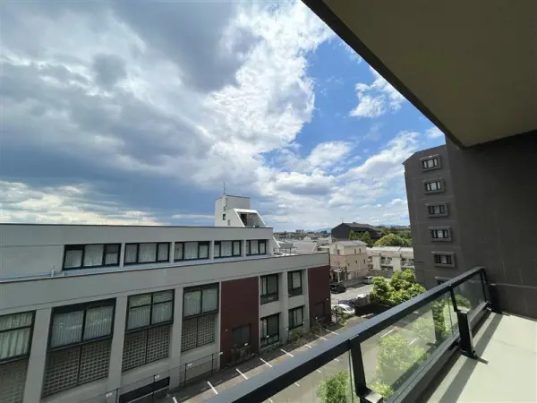 7階建て4階部分、南側バルコニーからの眺望です。