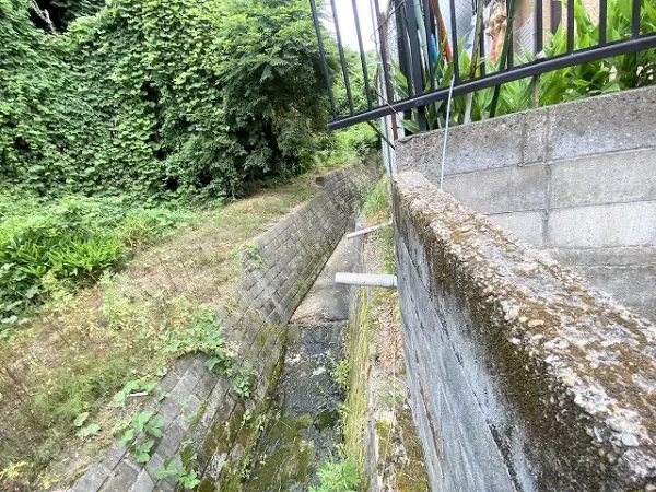 ヒルズ山の寺