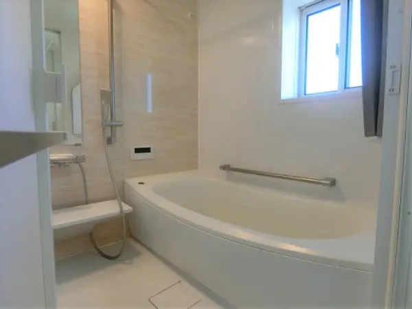 窓があり、自然換気が可能です。