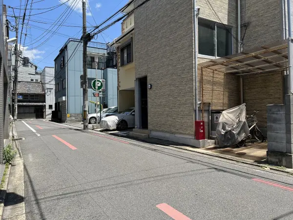 建築条件なし売土地！西・南・東の三方が道路に接しているため日当たり、通風良好な土地です。