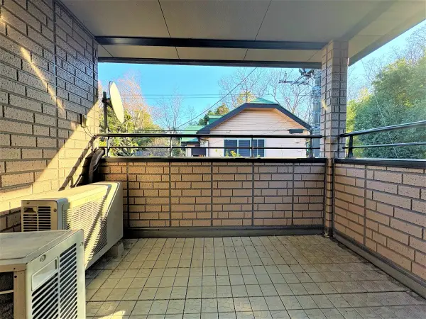 （バルコニー約3.0帖）ゆとりある広さで、ご家族皆様の洗濯物や寝具をまとめて干すことができます。