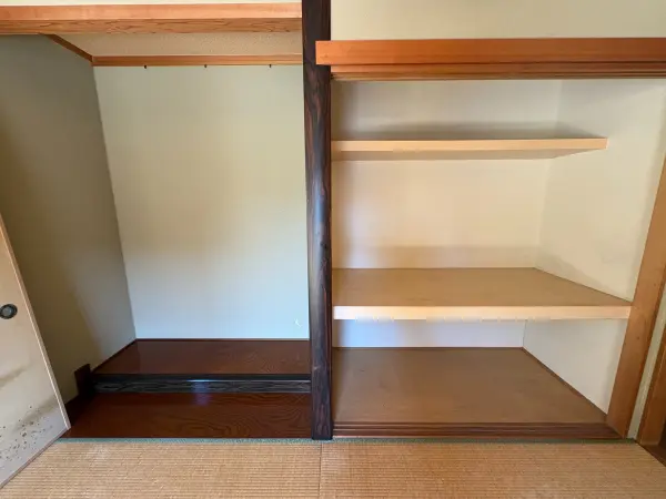床の間・収納(和室):収納は棚付きのため、寝具や季節家電など大きなものも収納しやすいです。