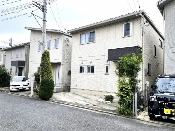 開発分譲地内につき、周囲は整った街並みです。徒歩10分圏内に小学校、買い物施設が複数揃います！