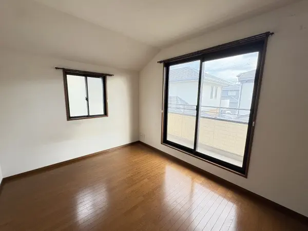 大阪府富田林市小金台四丁目9番6号