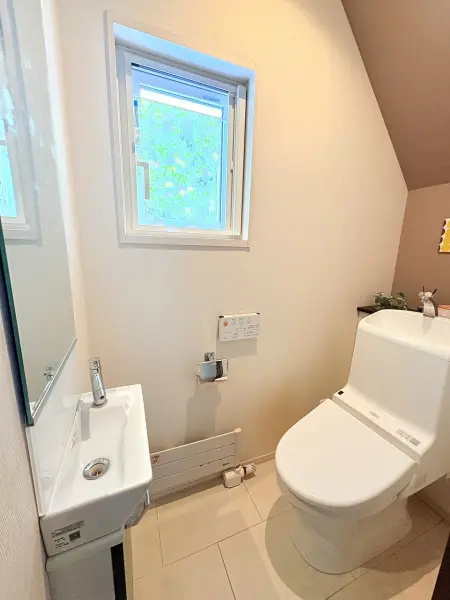 すっきりとした印象のトイレです。