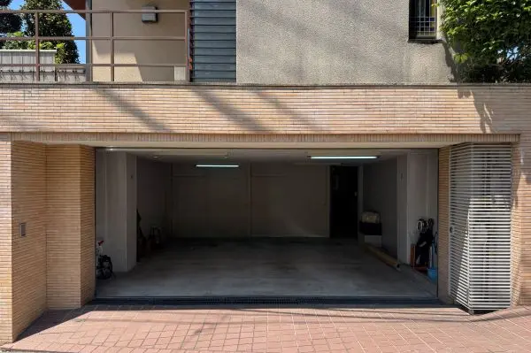 名古屋市名東区新宿二丁目（星ヶ丘駅） 2階建 5LDK