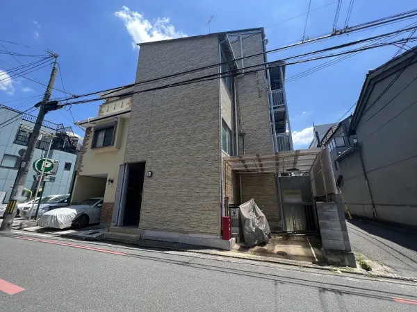 建築条件なし売土地！西・南・東の三方が道路に接しているため日当たり、通風良好な土地です。