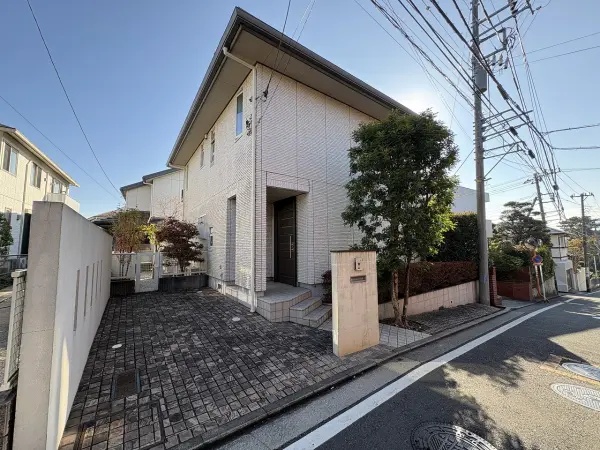 カースペースに1台駐車可能です(車種による)。