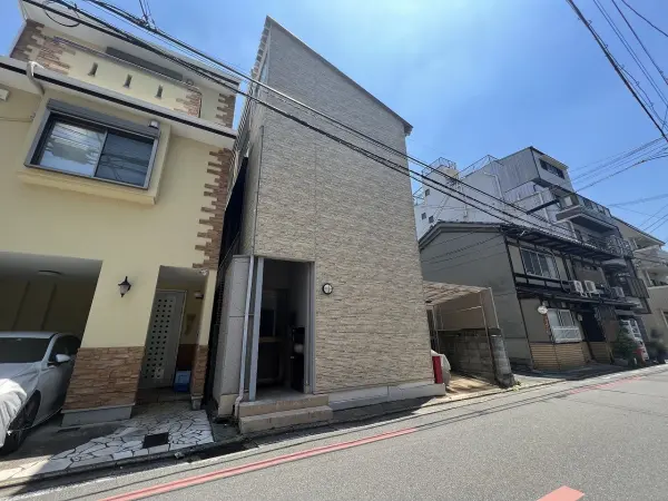 建築条件なし売土地！西・南・東の三方が道路に接しているため日当たり、通風良好な土地です。