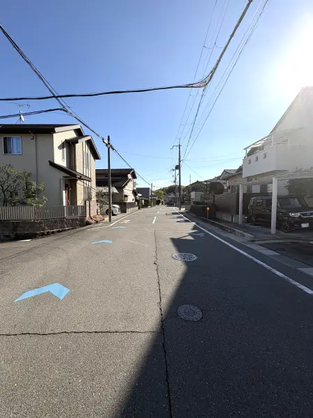 並列で駐車可能な設計なので、2台所有でもストレスなく利用いただけます。