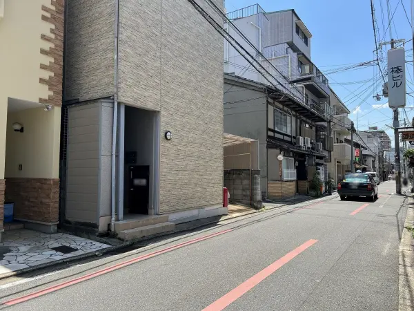 建築条件なし売土地！西・南・東の三方が道路に接しているため日当たり、通風良好な土地です。