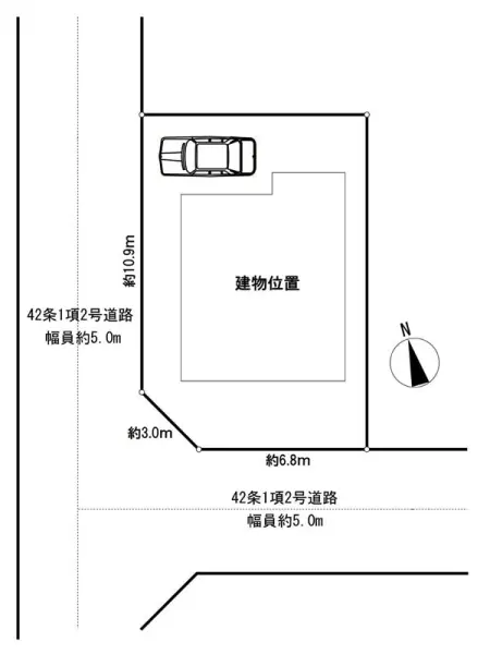開放的な北西・南西角地に位置します。駐車スペース1台分有り（車種による）。