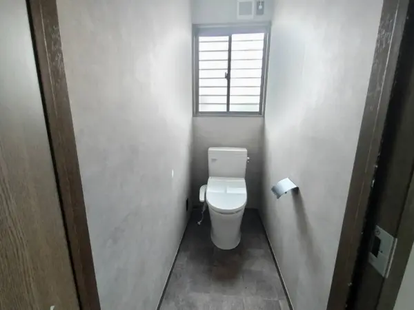 トイレは1階、2階にそれぞれ設置されております。