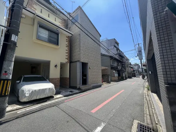 建築条件なし売土地！西・南・東の三方が道路に接しているため日当たり、通風良好な土地です。