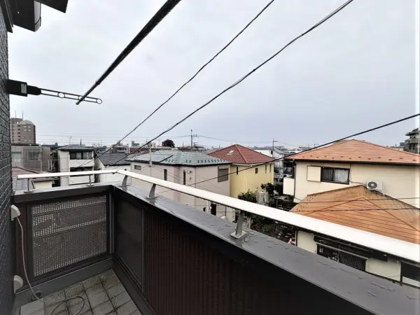 現状周囲に高い建物が無く視界を遮るものがありませんのでたっぷりと自然光を感じられます。