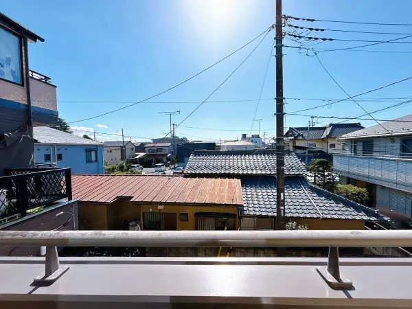 現状目の前に高い建物は無く視界を遮るものがありませんのでたっぷりと自然光を感じられます。