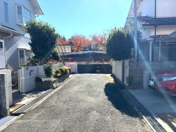 前面道路は幅員約4.0ｍです。実際に現地にて日当たりや、周辺の様子もご確認ください。