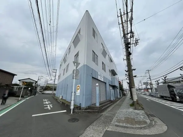 ジュネス・イズミ