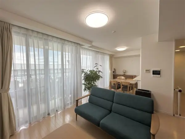 LD約13.0帖は南側のバルコニーに面しており明るいお部屋です。