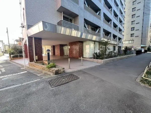 大規模修繕工事・耐震補強工事実施済。SRC造・総戸数78戸のマンションです。