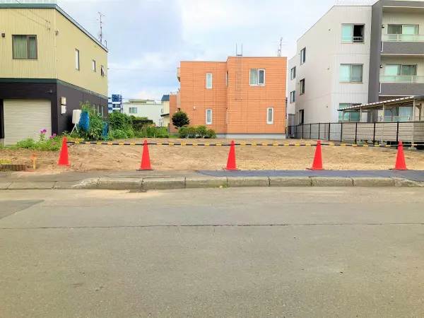 JR千歳線、JR函館本線、地下鉄東西線のトリプルアクセスが可能です。