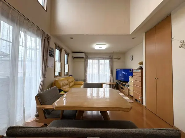 2面採光が確保されたLDKは約19帖。床暖房付で寒い冬もご家族の時間を心地よく演出してくれます。