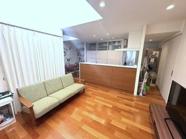 LDKは広々約19.0帖で、家族の団らん時間もゆったりと過ごせます。LD部分床暖房付きです。