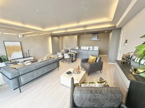 ルネッサなんばタワー