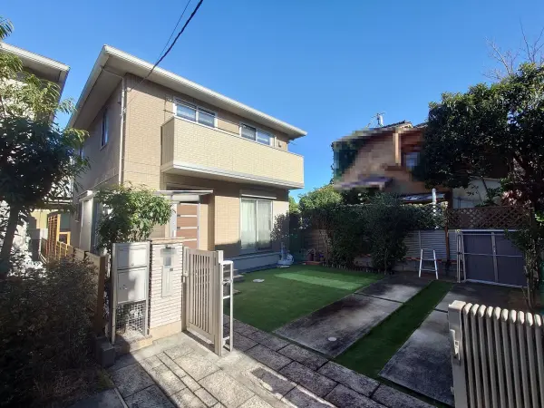 3駅3路線利用可能！JR総武線、本八幡駅まで徒歩13分の立地。カースペース1台分有り(車種による)。