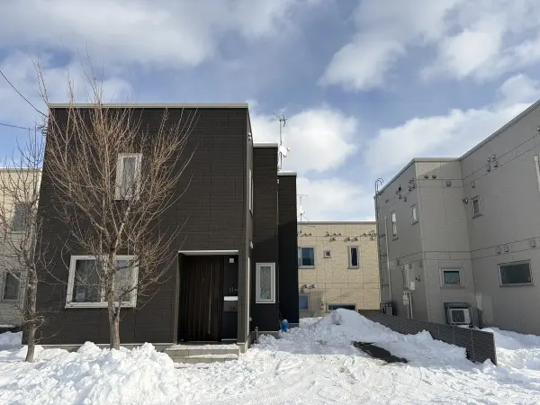 青空駐車にて2台の駐車が可能です！