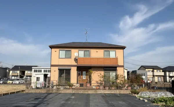 静かな住宅街に位置します。