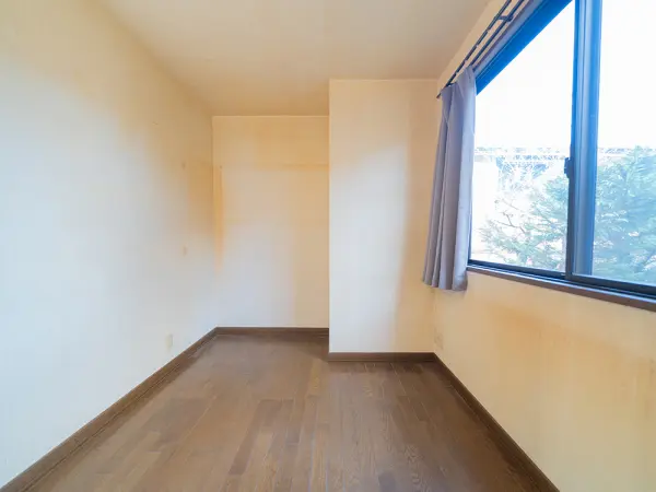 2階に設けられた約4.4帖の書斎。ワークスペースや勉強スペースとしても活用いただけます。