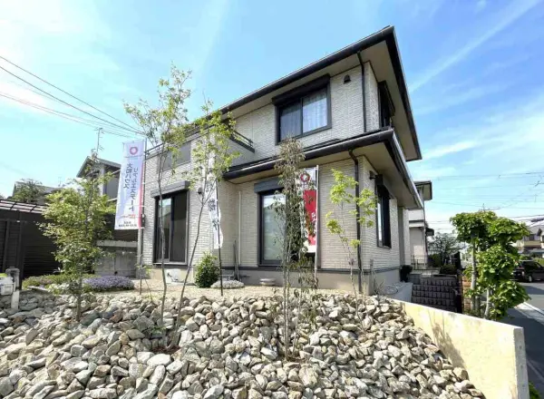 東側前面道路幅員約10.0ｍ。南側は幅員約12.0ｍ。ご内覧希望やご質問等ぜひお問い合わせください。